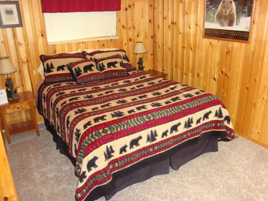 Yellowstone Wildlife Cabins Запад Йеллоустон Экстерьер фото