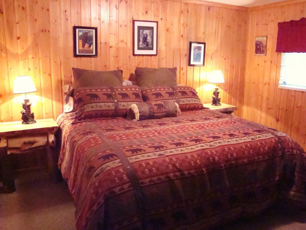 Yellowstone Wildlife Cabins Запад Йеллоустон Экстерьер фото