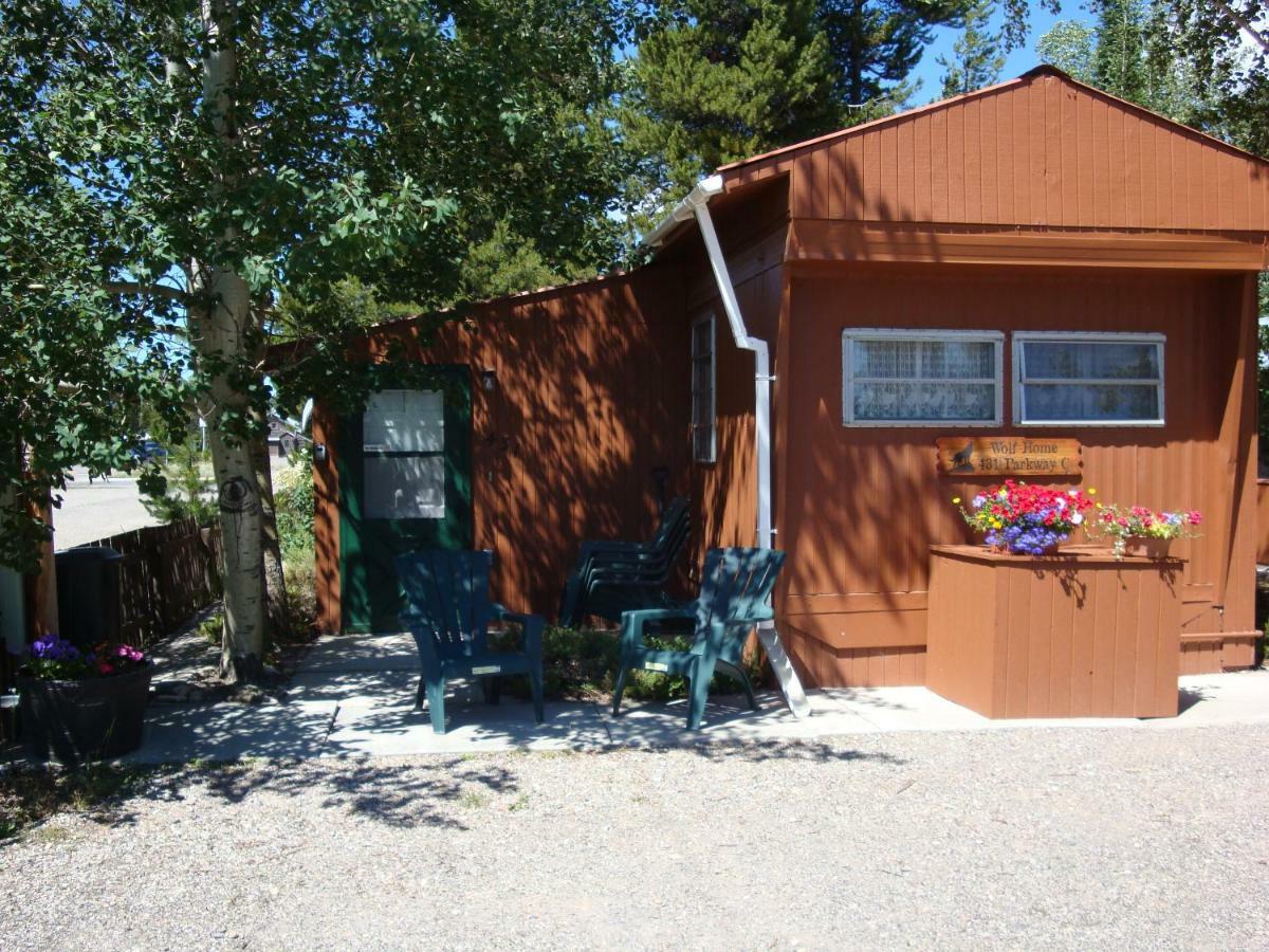 Yellowstone Wildlife Cabins Запад Йеллоустон Экстерьер фото